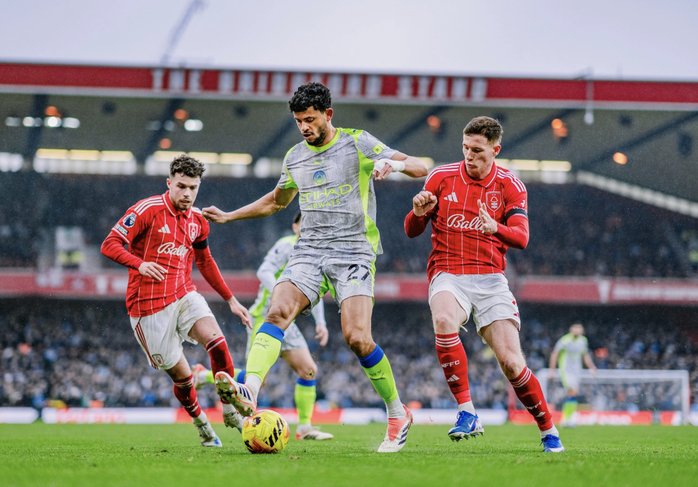 “Vua kiến tạo” Cherki hạ gục Nottingham Forest, Man City soán ngôi đầu Ngoại hạng Anh
