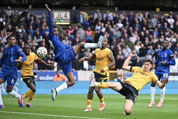 10 bản hợp đồng chuyển nhượng mùa Đông gây sốc thị trường