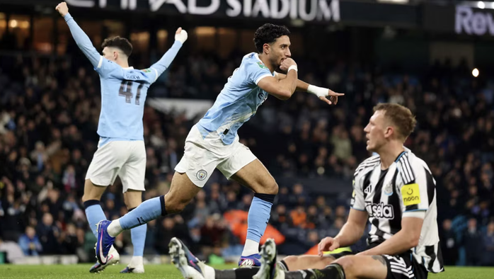 Biến Newcastle thành cựu vương, Man City vào chung kết League Cup