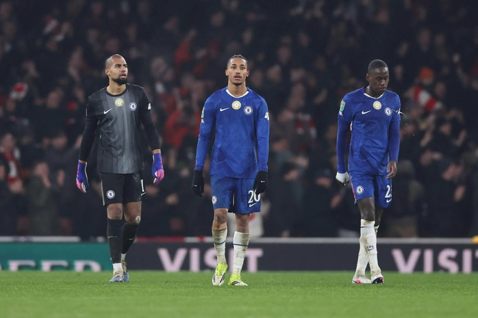 HLV Chelsea bị chỉ trích vì không dám mạo hiểm trước Arsenal