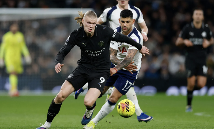 Solanke ghi siêu phẩm kiểu “bò cạp”, Tottenham cầm chân kình địch Man City